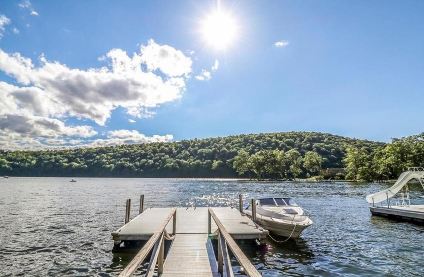 Welcome To Hat City Danbury, A Suburban Retreat Εξωτερικό φωτογραφία