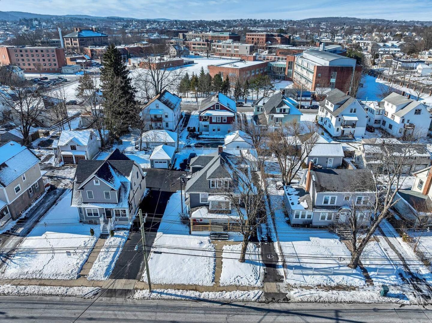Welcome To Hat City Danbury, A Suburban Retreat Εξωτερικό φωτογραφία